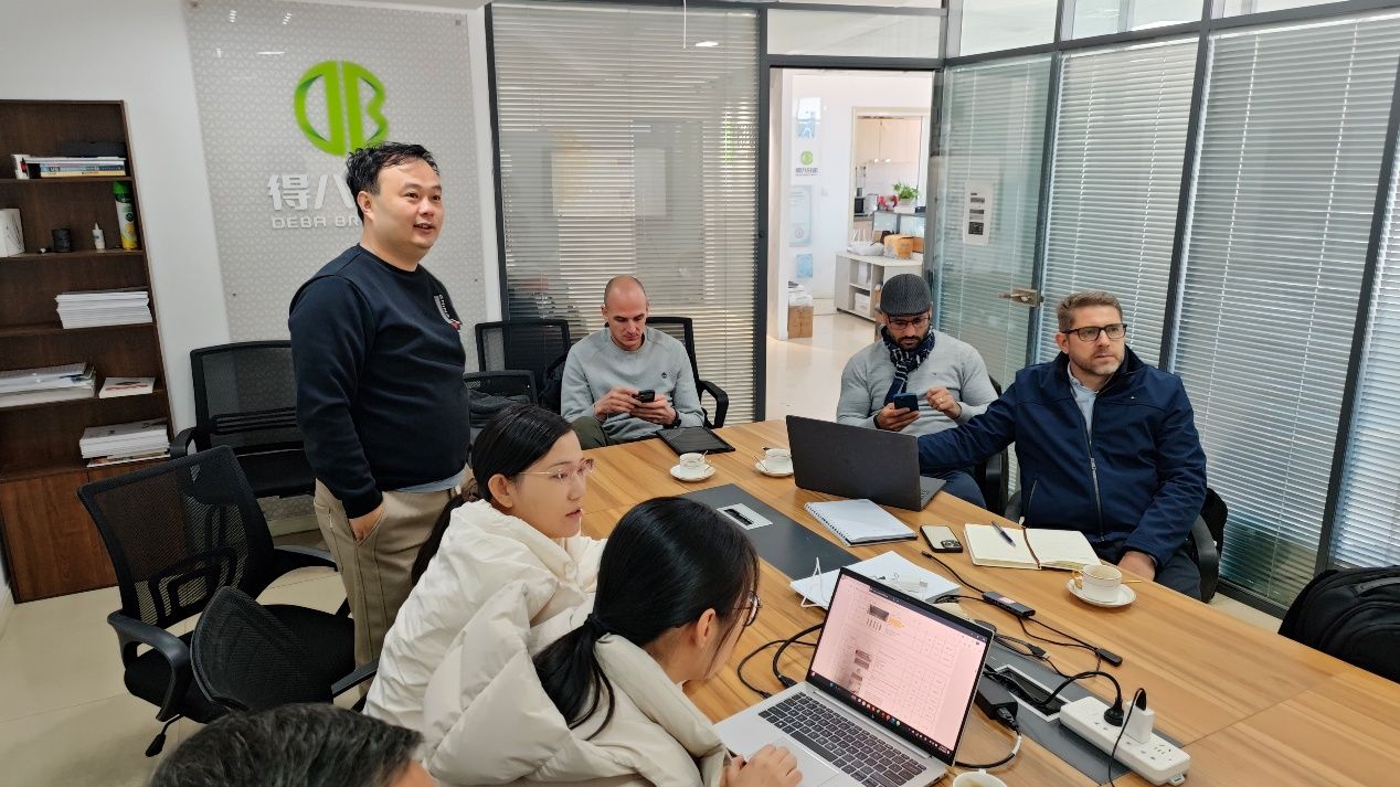 Paraguayanska kunder besöker Deba Brothers, godkänner 12 000-suggor för grisfarmsplan och produktstyrka