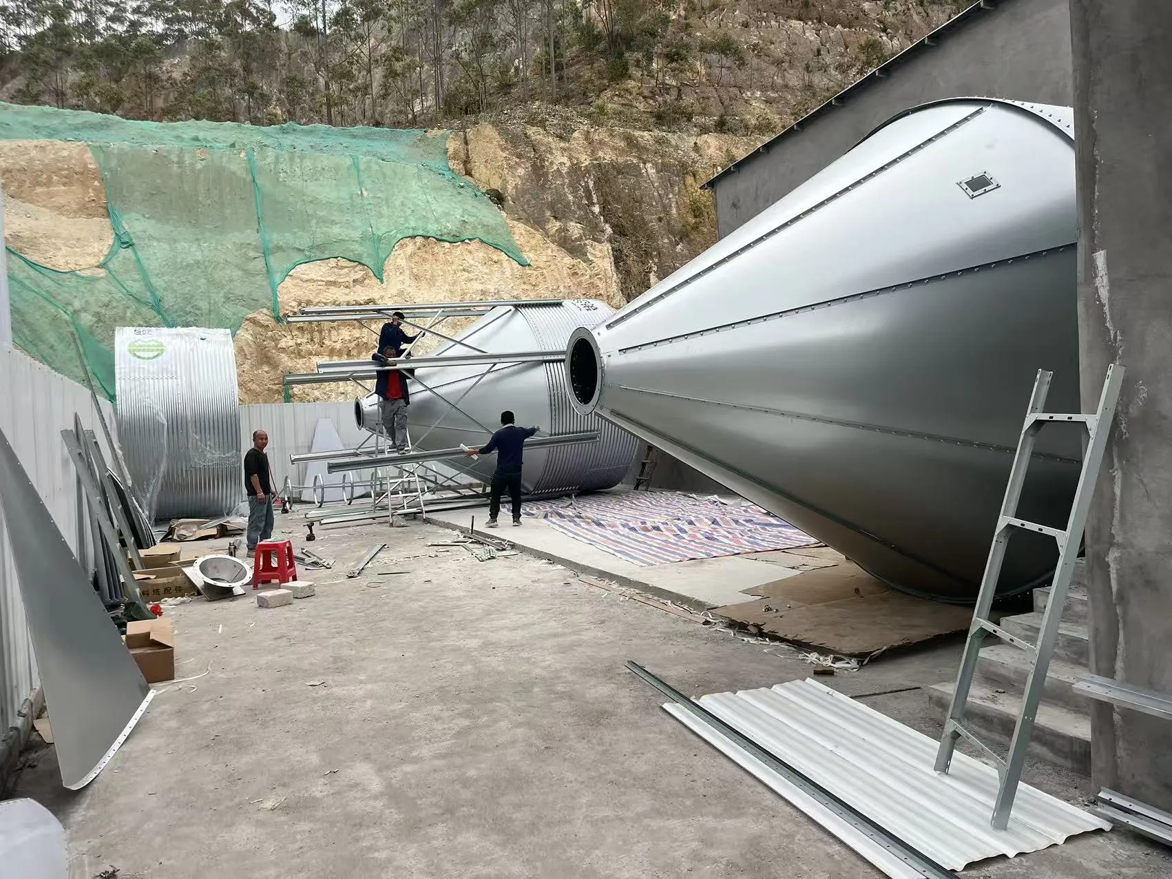 Debabrothers storskaliga grisfarmsprojekt i Guangdong under uppbyggnad med förväntad kapacitet på 300 000 smågrisar per år